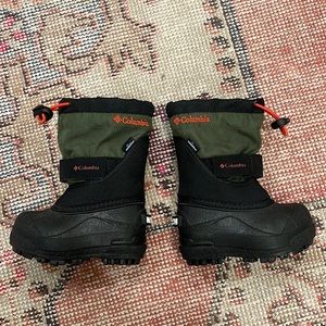 NWOT.  Columbia Toddler Snowboots (size 5)